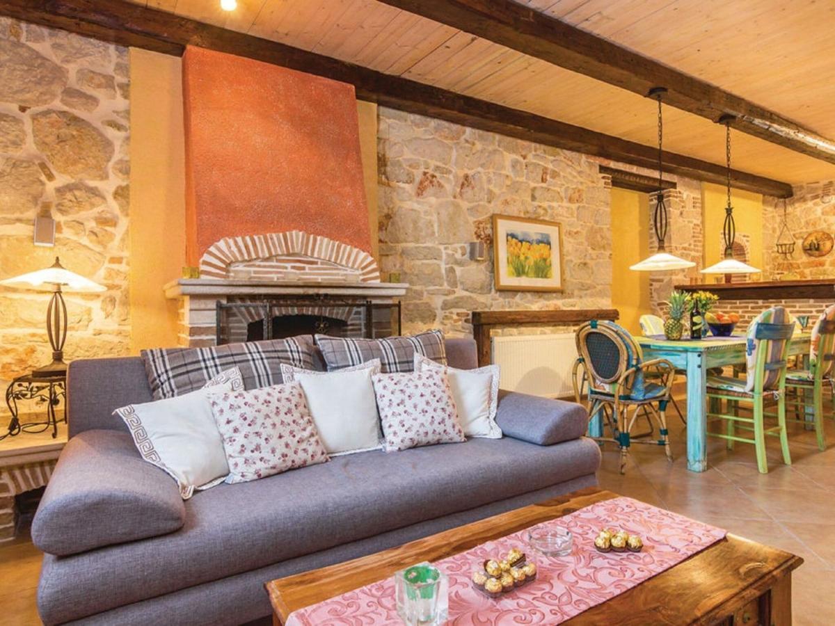 Rustic Holiday Home In Vrsar With Garden ภายนอก รูปภาพ